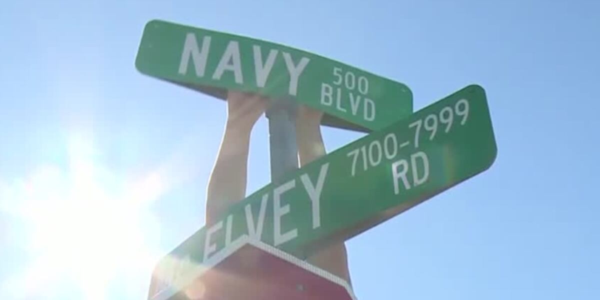 Bay State Sign Bay County replaces Thomas Drive signs with new Navy Boulevard signs