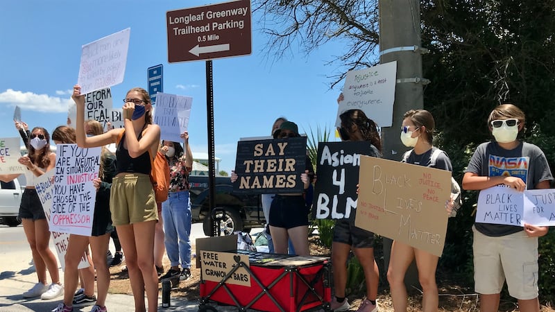 Santa Rosa Beach teens gather for peaceful protest